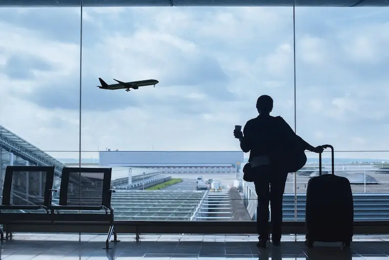 can I keep my bank account if I move abroad feature image 1 1